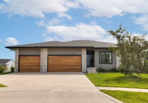 9138 Moonseed Ct, West Des Moines, IA 50266