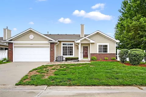 9505 Ironwood Ln, Johnston, IA 50131