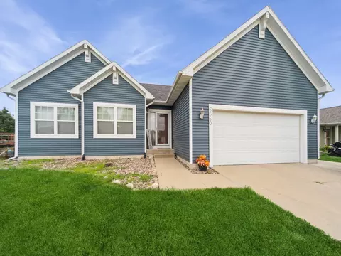 6550 SE Sunsplash Dr, Pleasant Hill, IA 50327