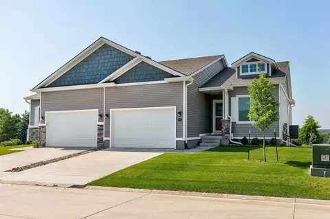 8932 Mockingbird Dr, West Des Moines, IA 50266