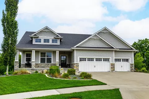 14917 Coyote Cir, Urbandale, IA 50323