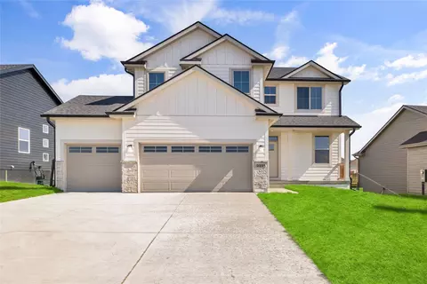 2595 SE Florence Dr, Waukee, IA 50263