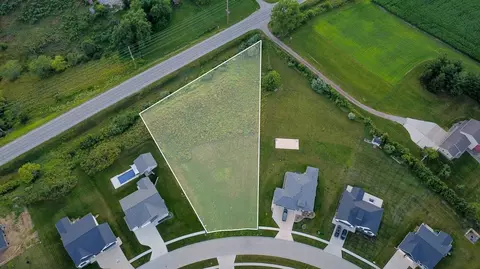 3010 Bos Ridge Rd, Pella, IA 50219