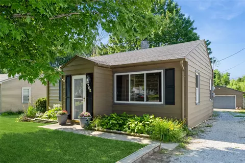 704 Lewis Ave, Norwalk, IA 50211
