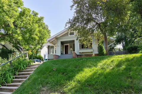 1659 Northwest Dr, Des Moines, IA 50310