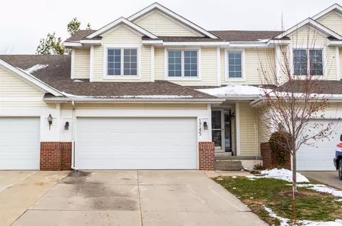1745 Waters Edge Dr, Pleasant Hill, IA 50327