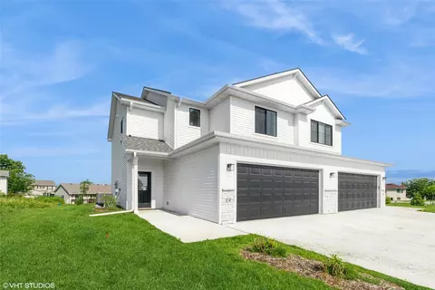 7000 Lake Hill Dr #79, Des Moines, IA 50320