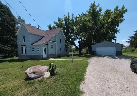 1304 E Pleasant St, Knoxville, IA 50138
