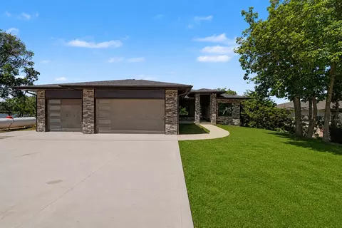 9147 Diamondhead Dr, Dexter, IA 50070