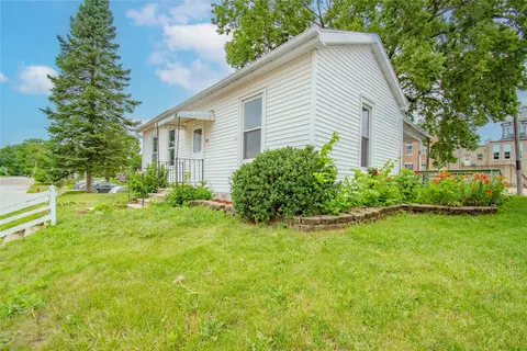 59 Washington St E, Winterset, IA 50273
