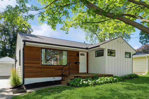 804 24th St, West Des Moines, IA 50265