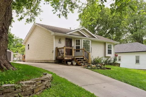 221 E Payton Ave, Des Moines, IA 50315