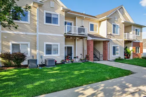 10320 Norfolk Dr #7, Johnston, IA 50131