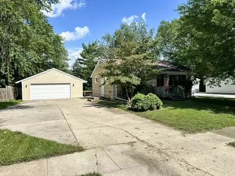 424 Hilltop Rd, Ames, IA 50014