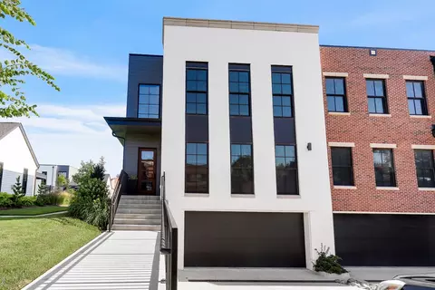 710 Peace St #3D, Pella, IA 50219