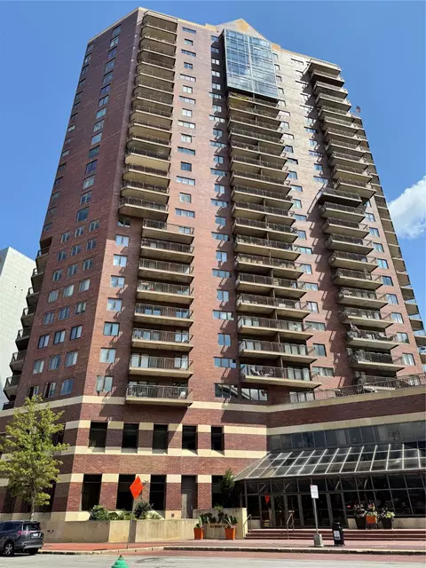 300 Walnut St #1505, Des Moines, IA 50309