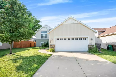 900 34th St SW, Bondurant, IA 50035