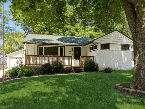 704 21st St, West Des Moines, IA 50265