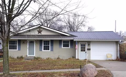 609 E Filmore St, Winterset, IA 50273