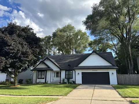 8200 Goodman Dr, Urbandale, IA 50322