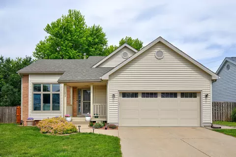 103 S 49th St, West Des Moines, IA 50265