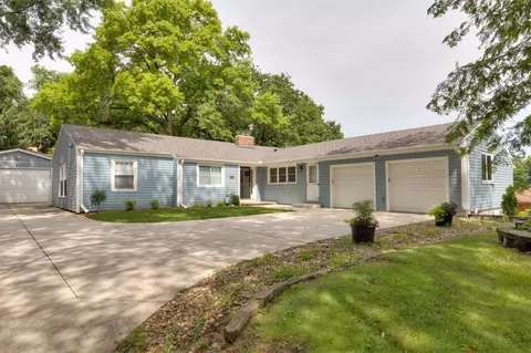 3300 SW 35th St, Des Moines, IA 50321