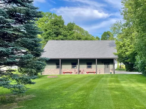 1127 Broad St, Grinnell, IA 50112