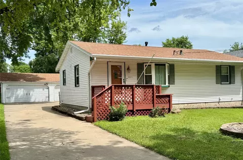 2611 E 38th St, Des Moines, IA 50317