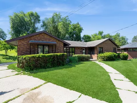 1509 1511 Del Matro Ct, Windsor Heights, IA 50324