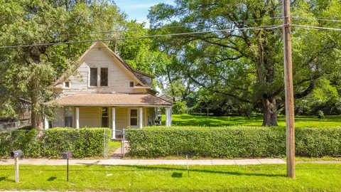 2732 Scott Ave, Des Moines, IA 50317