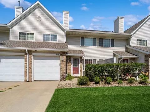150 S Prairie View Dr #209, West Des Moines, IA 50266