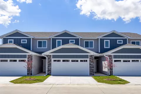 712 Campusside Pl, Norwalk, IA 50211