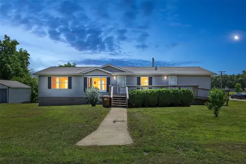 101 Metcalf St, Maxwell, IA 50161