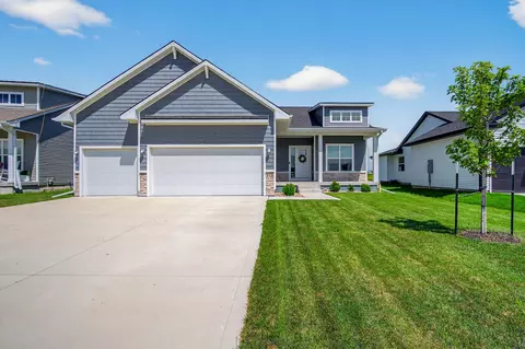 713 NE Country Meadow Dr, Ankeny, IA 50021