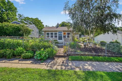 809 E 26th St, Des Moines, IA 50317
