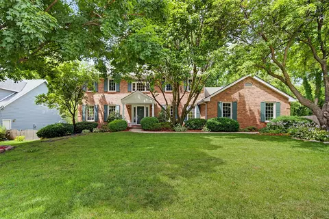 904 54th St, West Des Moines, IA 50266