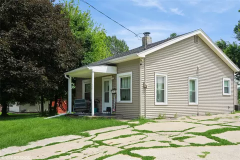 705 E Miller Ave, Des Moines, IA 50315
