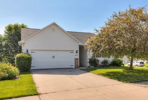 2609 Eagle Point Ct, Des Moines, IA 50320