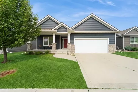 3914 SW Stonehaven Ln, Ankeny, IA 50023
