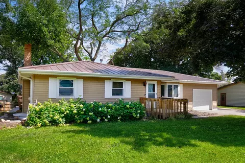 1612 Horse N Buggy Dr, Adel, IA 50003