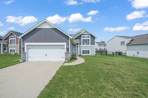 704 36th St SW, Bondurant, IA 50035