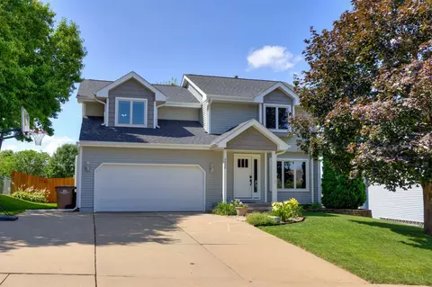 5030 Oakcreek Dr, Norwalk, IA 50211