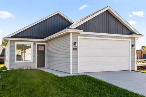 2208 Legacy Dr, Norwalk, IA 50211