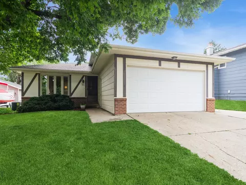 401 NW Valley View Dr, Grimes, IA 50111