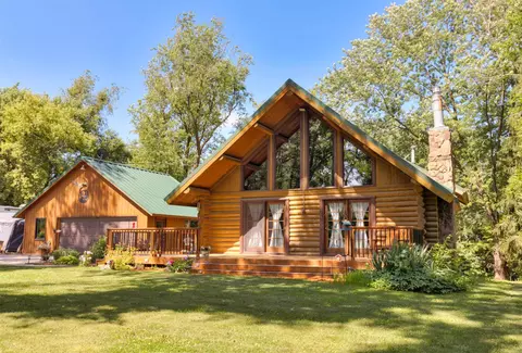 702 Jasper Ave NE, Mitchellville, IA 50169