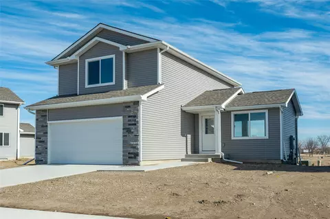 1671 NW Savannah Dr, Ankeny, IA 50023