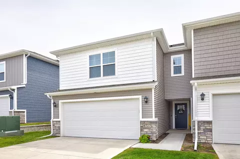 4727 170th Pl, Urbandale, IA 50323