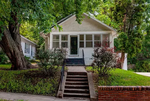 802 Fulton Dr, Des Moines, IA 50315