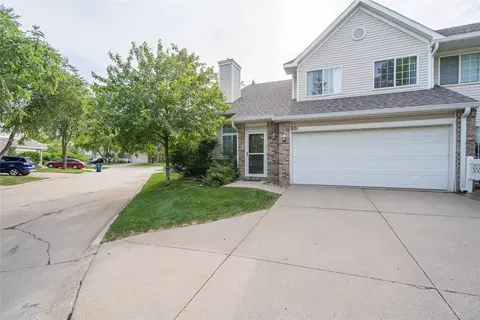 150 S Prairie View Dr #601, West Des Moines, IA 50266