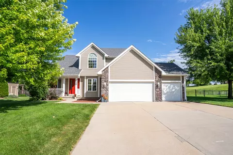 4785 Windsor Cir, Pleasant Hill, IA 50327